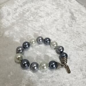 Kissaka vintage faux pearl bracelet 8"  1.1987